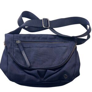 Lululemon Festival Bag II *5L in Midnight Navy Blue